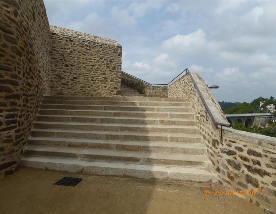 Remparts de Dinan, taille de pierre Groupe Villemain - Groupe Villemain