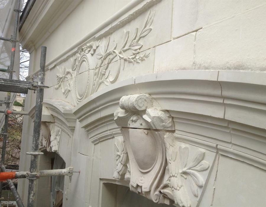 Ornement facade sculptée, Amboise - Groupe Villemain