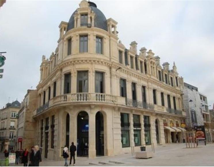 18- Façade Banque Populaire à Poitiers - Groupe Villemain