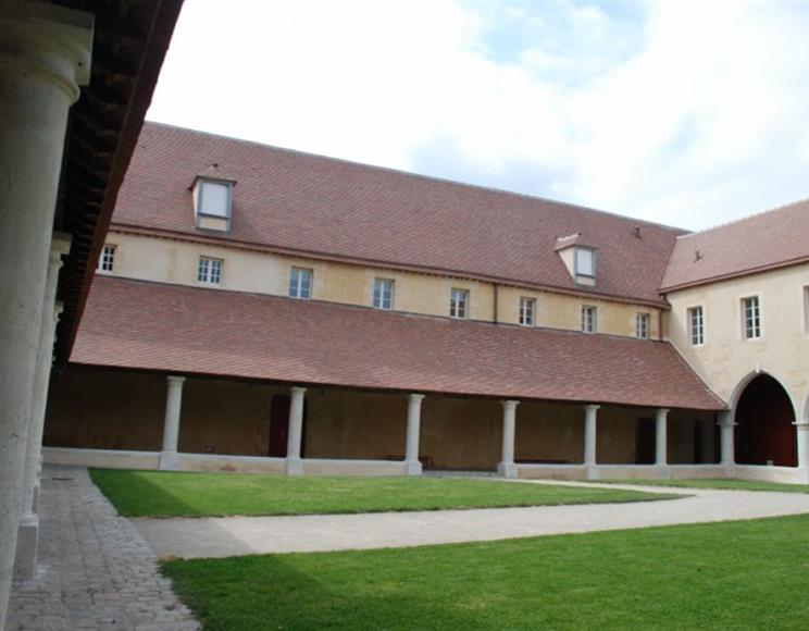 8- Cloître des Cordeliers à Chartres - Groupe Villemain
